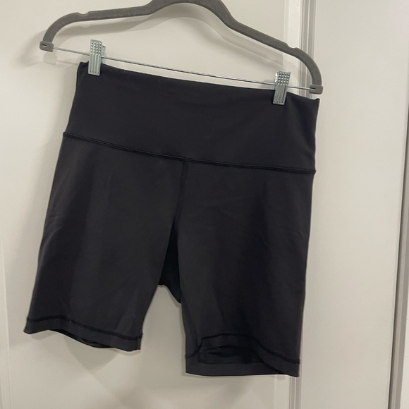 Lululemon 8" Biker Short Size 10 - Picture 2 of 3